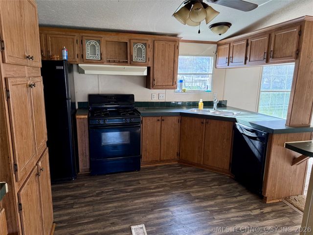 111 W Bryan, Calera, OK 74730