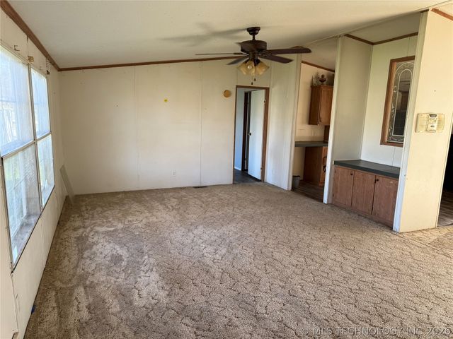 111 W Bryan, Calera, OK 74730