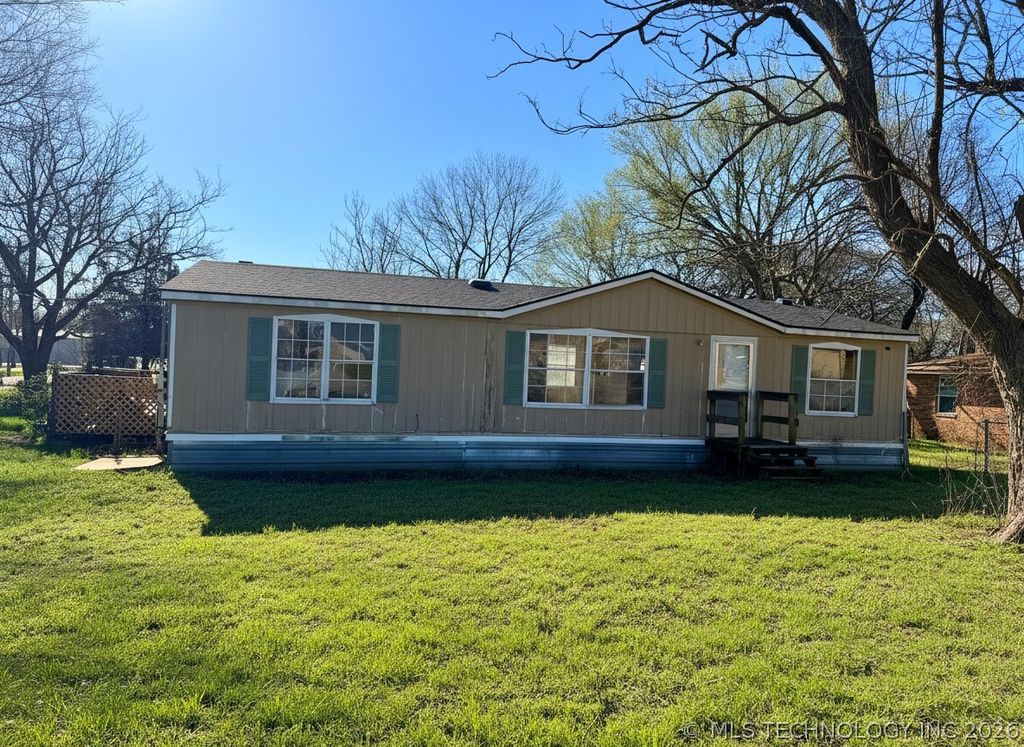 111 W Bryan, Calera, OK 74730