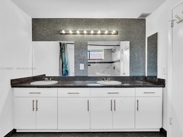 770 NE 199th St 204F, Miami, FL 33179