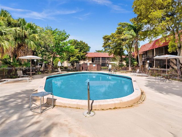 770 NE 199th St 204F, Miami, FL 33179