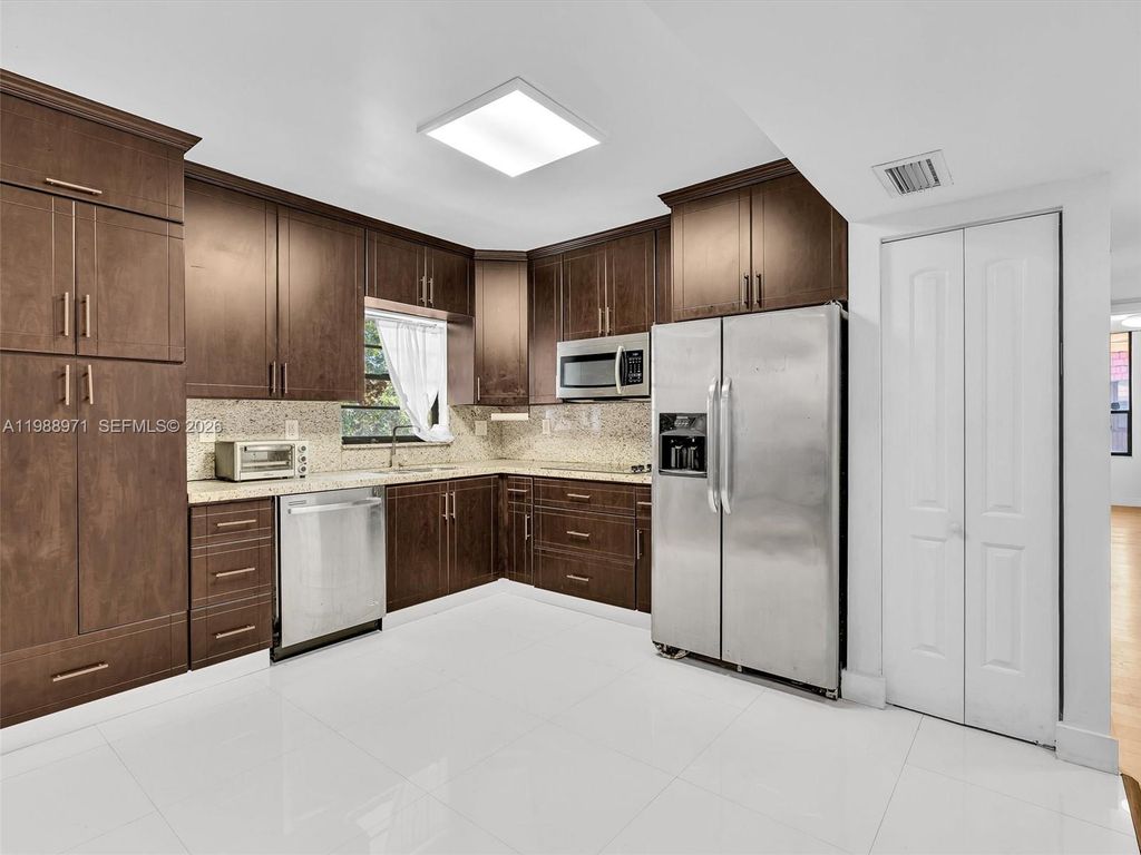 770 NE 199th St 204F, Miami, FL 33179