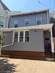 42 N York St, Paterson City, NJ 07524