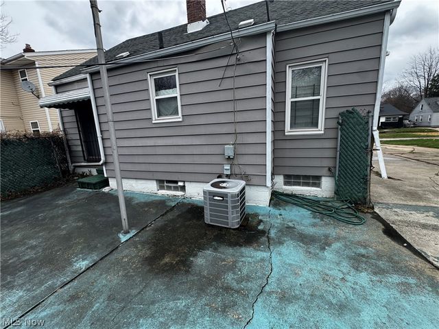 870 Frederick Boulevard, Akron, OH 44320