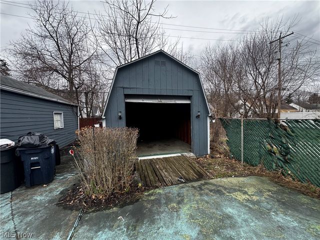 870 Frederick Boulevard, Akron, OH 44320