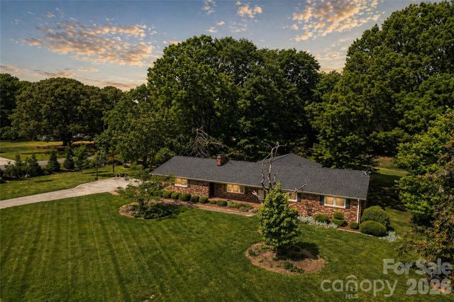 270 Lewis Ferry Road, Statesville, NC 28677