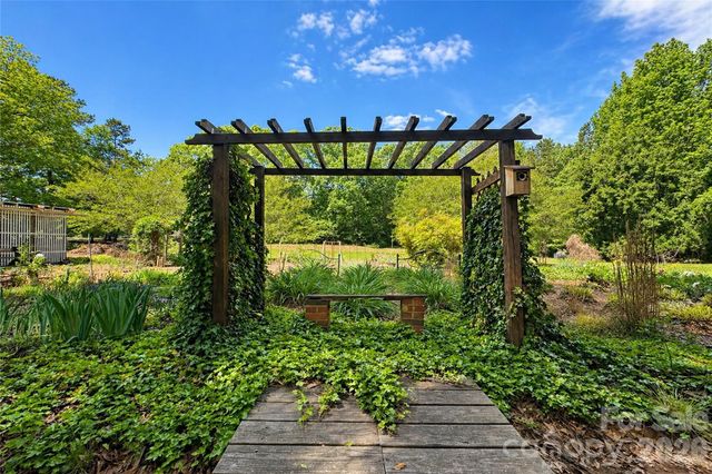 270 Lewis Ferry Road, Statesville, NC 28677