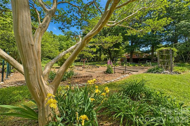 270 Lewis Ferry Road, Statesville, NC 28677