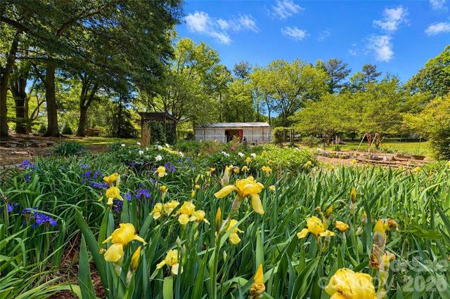 270 Lewis Ferry Road, Statesville, NC 28677