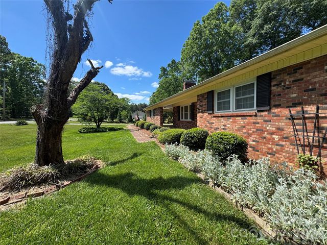 270 Lewis Ferry Road, Statesville, NC 28677