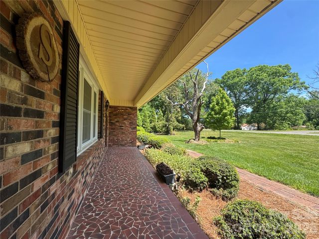 270 Lewis Ferry Road, Statesville, NC 28677
