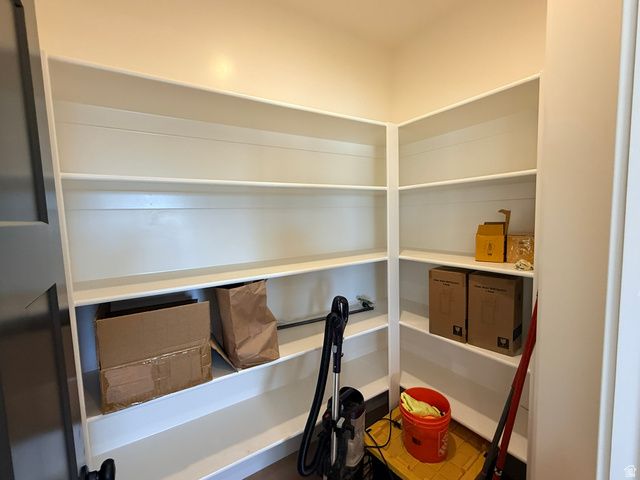 2405 W 3200 N, Farr West, UT 84404