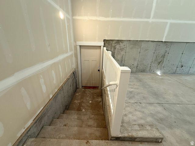 2405 W 3200 N, Farr West, UT 84404