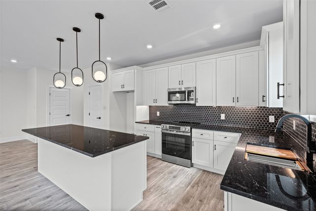 2712 Steepleridge Circle, Granbury, TX 76048