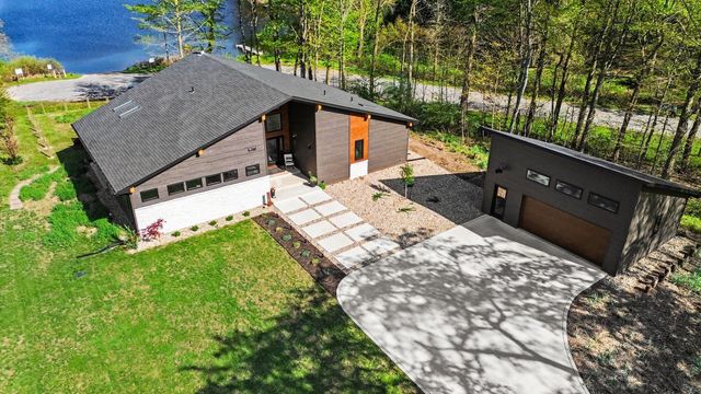 10329 Singer Lake Road, Baroda Twp, MI 49101