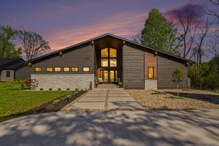 10329 Singer Lake Road, Baroda Twp, MI 49101