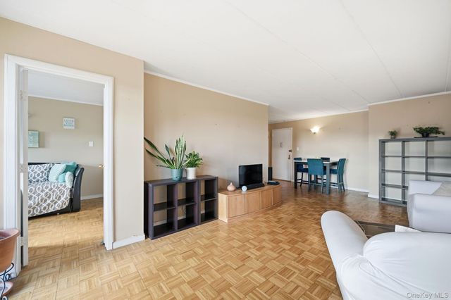 11 Park Avenue 6V, Mount Vernon, NY 10550