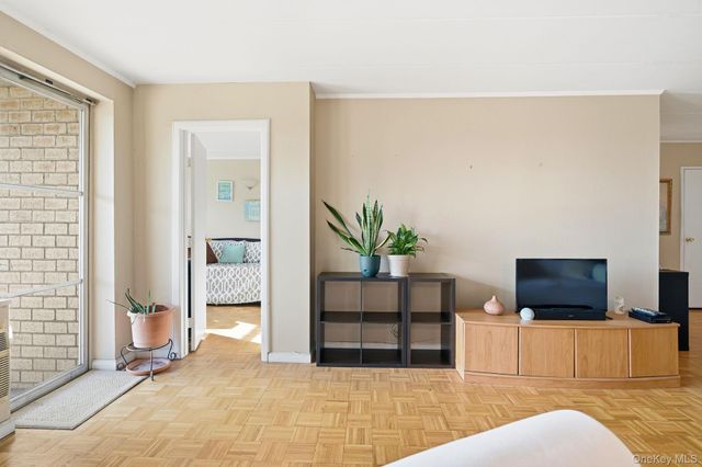 11 Park Avenue 6V, Mount Vernon, NY 10550