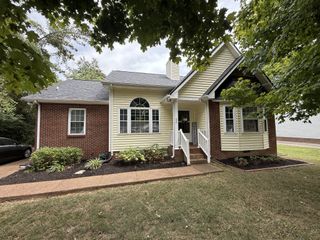 304 Laura Dr, White House, TN 37188