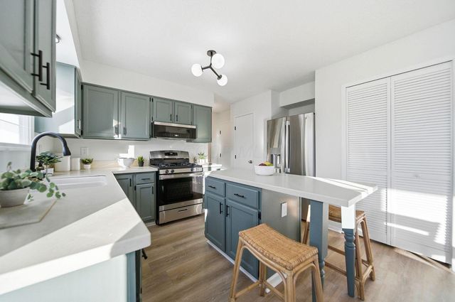 1995 Michelle Drive, Grove City, OH 43123