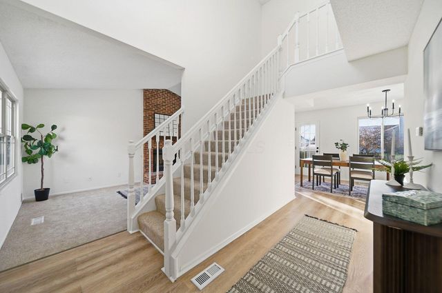 1995 Michelle Drive, Grove City, OH 43123