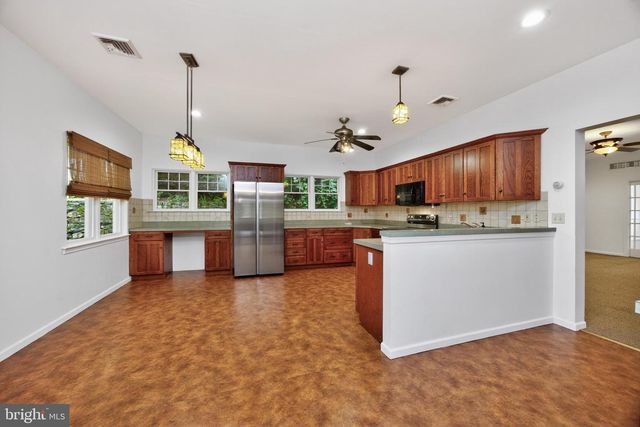 2 WYNDHAM HILL DR, Reading, PA 19606