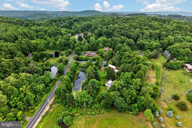 2 WYNDHAM HILL DR, Reading, PA 19606