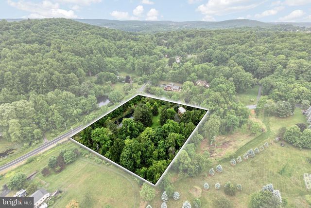 2 WYNDHAM HILL DR, Reading, PA 19606