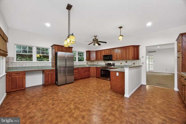 2 WYNDHAM HILL DR, Reading, PA 19606