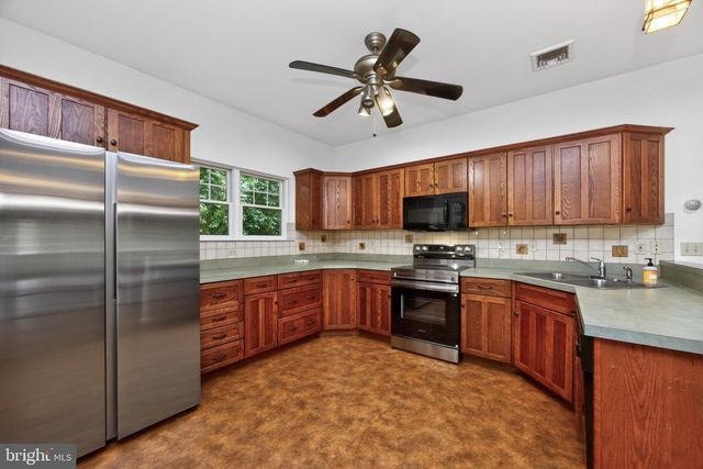 2 WYNDHAM HILL DR, Reading, PA 19606