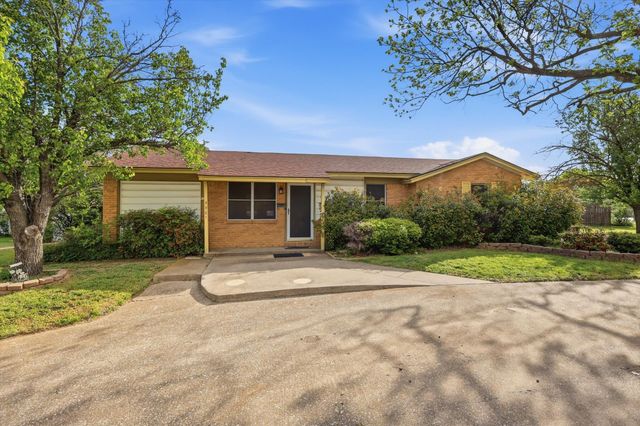 3901 Woodlane Avenue, Haltom City, TX 76117