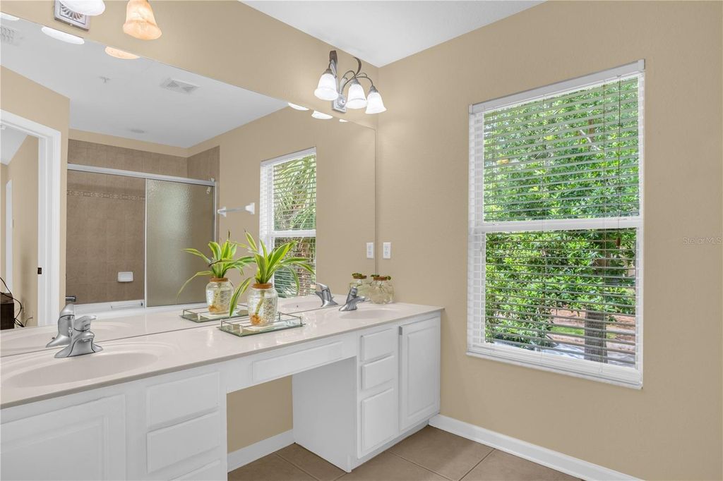 Image 15 of property listing at 6491 DAYSBROOK DRIVE 101, Orlando, FL 32835