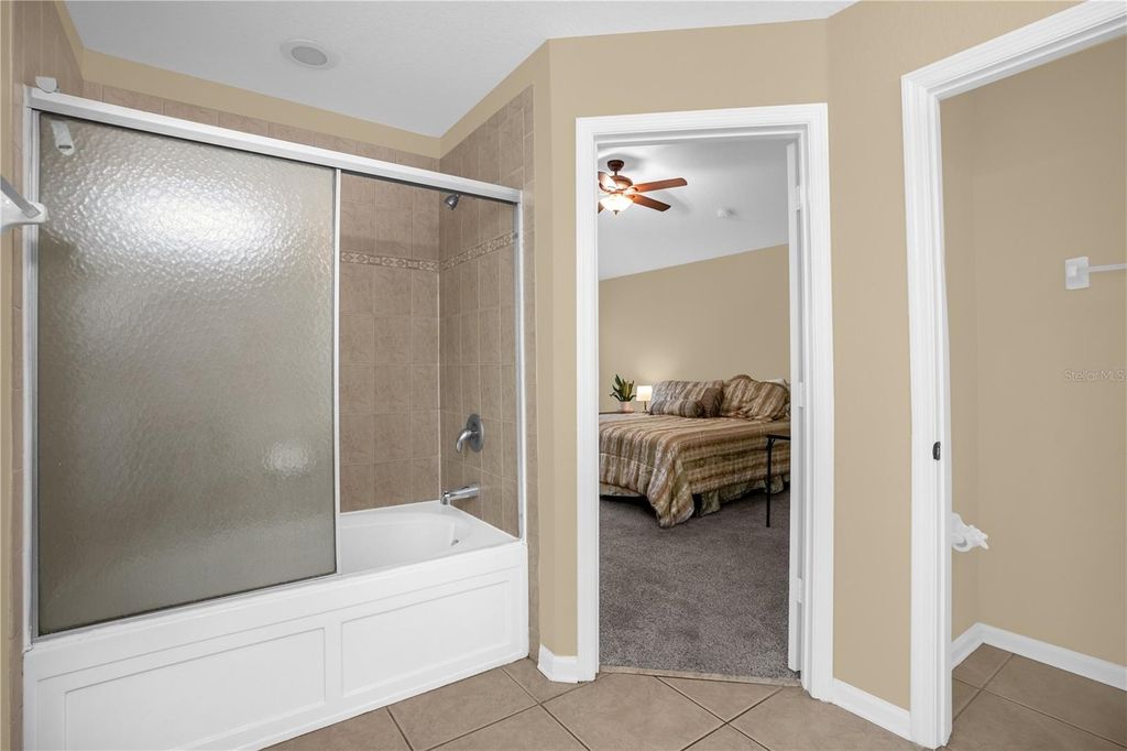 Image 16 of property listing at 6491 DAYSBROOK DRIVE 101, Orlando, FL 32835