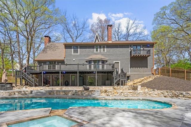 4015 N Briarcliff Road, Kansas City, MO 64116