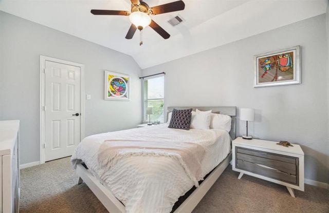 86 N Victoriana Circle, Spring, TX 77389