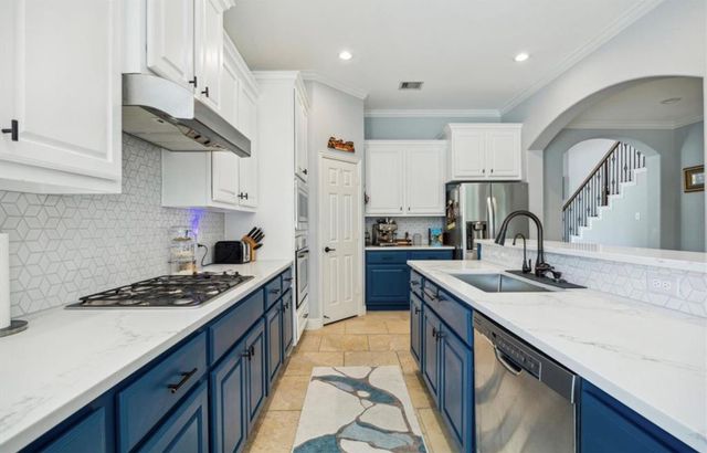 86 N Victoriana Circle, Spring, TX 77389