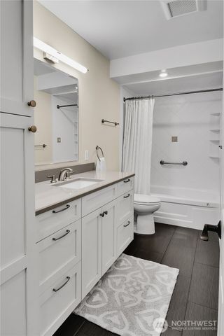 18722 56th Avenue NE, Kenmore, WA 98028