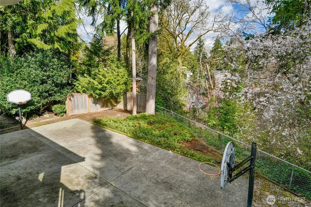 18722 56th Avenue NE, Kenmore, WA 98028