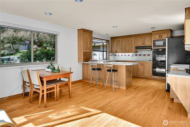 18722 56th Avenue NE, Kenmore, WA 98028