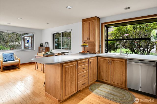 18722 56th Avenue NE, Kenmore, WA 98028