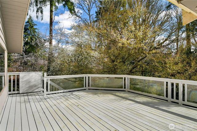 18722 56th Avenue NE, Kenmore, WA 98028