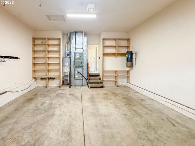 16111 Se BYBEE Ct, Portland, OR 97236