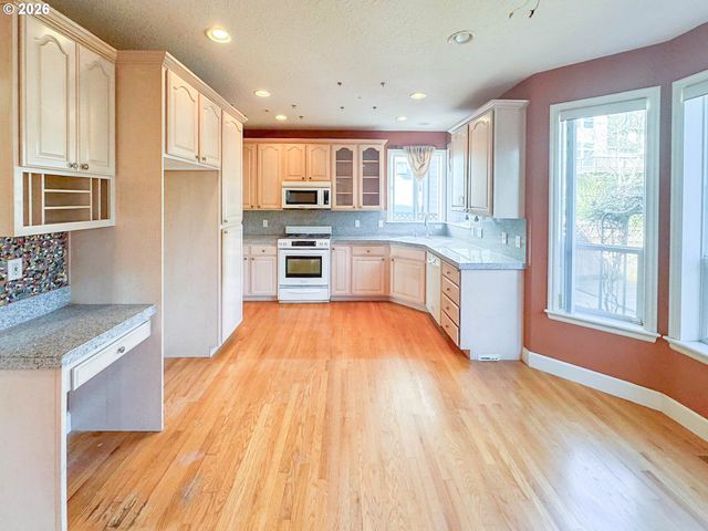 16111 Se BYBEE Ct, Portland, OR 97236