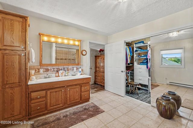 1911 Old Lawrenceburg Rd, Frankfort, KY 40601