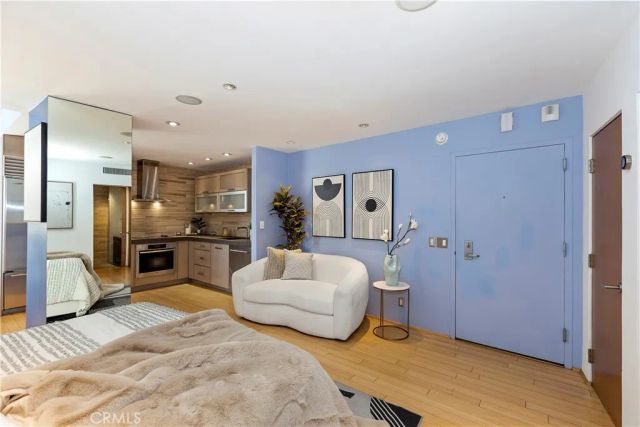 7250 Franklin Avenue 506, Los Angeles, CA 90046