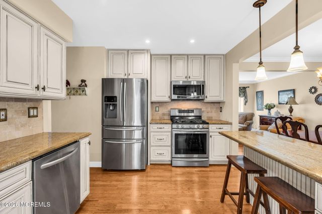 42 Devon Drive, Manalapan, NJ 07726
