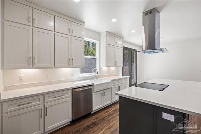 5293 Conecuh St, Milton, FL 32570