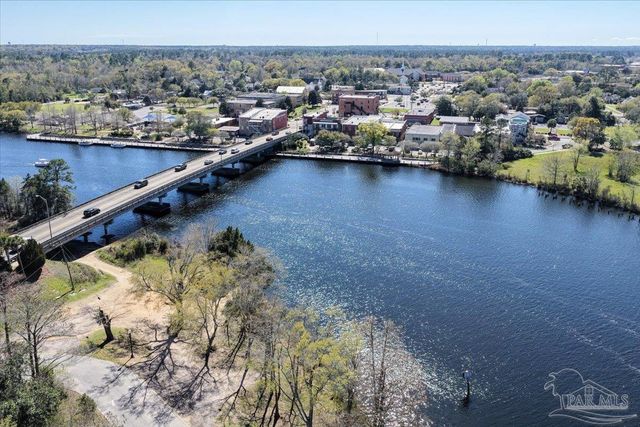 5293 Conecuh St, Milton, FL 32570