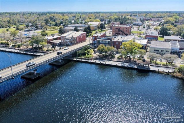 5293 Conecuh St, Milton, FL 32570