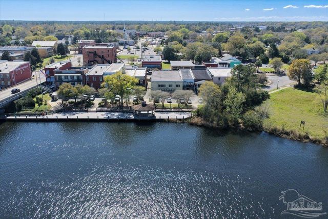 5293 Conecuh St, Milton, FL 32570